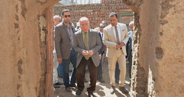 وزير الثقافة ومحافظ الأقصر يتفقدان قرية حسن فتحى التراثية لبحث مشروع ترميمها
