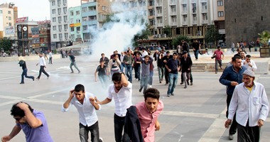 بالصور.. تجدد الاشتباكات فى تركيا بعد جنازة ضحايا تفجيرات أنقرة
