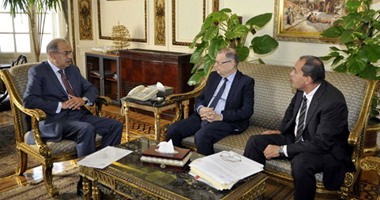 رئيس الوزراء يبحث مع السفير الروسى سبل تشجيع زيادة الصادرات المصرية