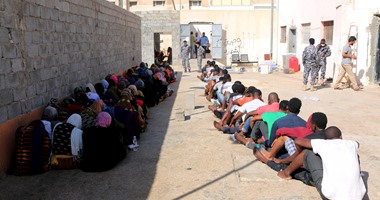 بالصور.. السلطات الليبية تعتقل عشرات المهاجرين غير الشرعيين قبل إبحارهم لأوروبا