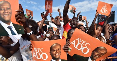 بالصور.. واتارا يزور ضاحية شعبية فى ساحل العاج استعدادا للإنتخابات الرئاسية