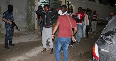 بالصور..السلطات الليبية تشن حملة اعتقالات ضد المهاجرين غير الشرعيين فى طرابلس