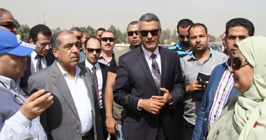 وزير النقل يتفقد طريق الشيخ فضل - رأس غارب ضمن الشبكة القومية للطرق
