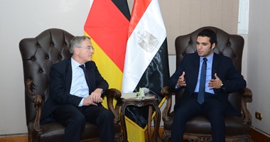 بالصور.. السفير الألمانى بمصر لمحمد بدران: لم أر رئيس حزب فى سنك