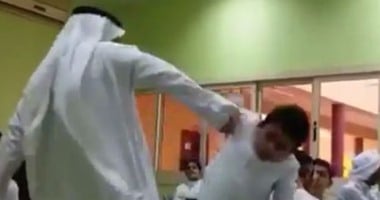 أحلام تنشر فيديو لمُعلِّم يعتدى بالضرب على وجه أحد التلاميذ بالإمارات