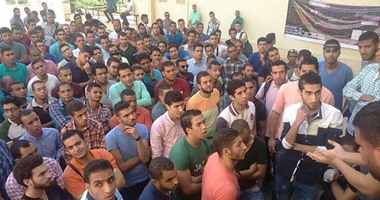 وقفة لطلاب معهد القاهرة للهندسة للمطالبة بقيد الخريجين بنقابة المهندسين