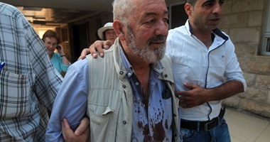 بالصور.. إصابة ناشط بريطانى فى مواجهة مع مستوطنين إسرائيليين بنابلس