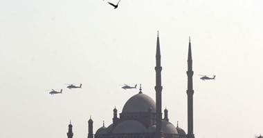 بالصور..طائرات الجيش فى سماء القاهرة للاحتفال بالعيد 42 للقوات الجوية