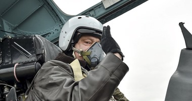 بالصور.. الرئيس الأوكرانى يشارك فى اختبار مقاتلات "سوخوى 27"