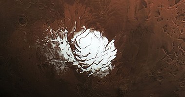 بالصور.. وكالة الفضاء الأوروبية تكشف عن وجود جليد على سطح المريخ