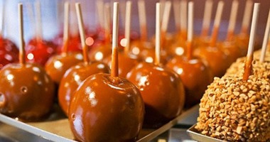 دراسة تحذر من خد الجميل: "التفاح بالكراميل" يسبب التسمم الغذائى