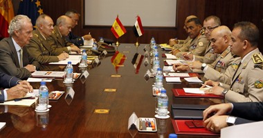 وزير الدفاع يعقد جلسة مباحثات مع نظيره الإسبانى لبحث التعاون العسكرى