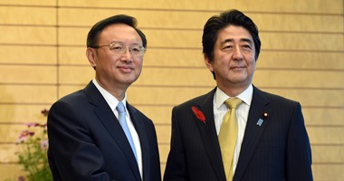 بالصور.. دبلوماسى صينى يلتقى رئيس وزراء اليابان لبحث العلاقات بين البلدين