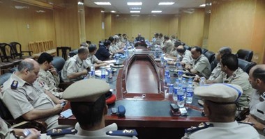 بالصور.. مدير أمن أسوان يجتمع بقائد القطاع العسكرى لبحث تأمين الانتخابات
