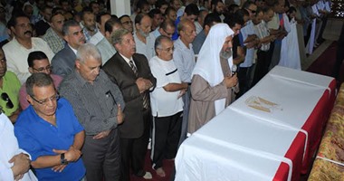 بالصور.. محافظ الإسماعيلية يشهد جنازة البرلمانية "سوسن كيلانى"