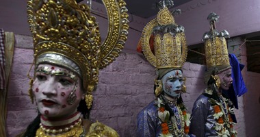 بالصور.. ملابس فلكلورية بمهرجان انتصار الخير على الشر فى الهند