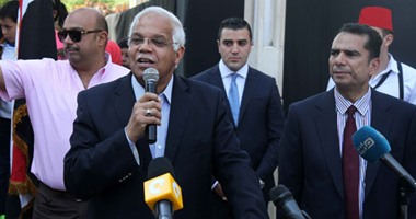 محافظ القاهرة لمدير التضامن: "الناس غلابة قوى ولازم تيجى معايا الجولات"