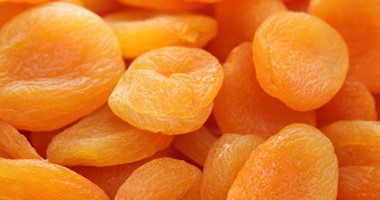 أهمها الخوخ والتوت والبرتقال.. تعرف على فوائد الفواكه المجففة