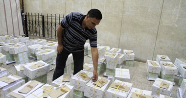بالصور.. محكمة جنوب الجيزة تتسلم أوراق الاقتراع الخاصة بانتخابات البرلمان