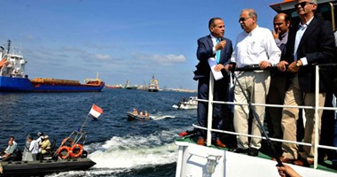 بالفيديو.. رئيس الوزراء يتفقد ميناء الإسكندرية على متن قاطرة "الدخيلة 4"