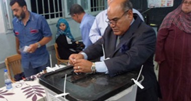 القضاة يتسلمون مظاريف إبداء الرأى لجولة الإعادة فى الانتخابات بالإسكندرية