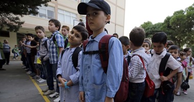 بالصور.. طلاب اللاجئين السوريين يحضرون أول يوم للدراسة فى لبنان