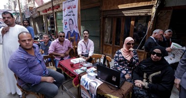 بالفيديو والصور.. دعاية وأجهزة لاب توب أبرز مخالفات المرشحين أمام لجان بولاق الدكرور