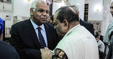 وصول وزير الثقافة ومحافظ القاهرة جنازة جمال الغيطانى
