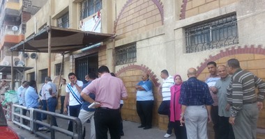 مواطنو الإسكندرية يحتشدون أمام اللجان استعدادا لبدء ماراثون الانتخابات