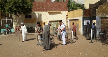أمين شرطة يطلق النار داخل لجنة انتخابية بالبحيرة لمطاردة أحد المتهمين