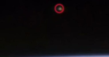 بالفيديو والصور.. جسم فضائى مشتعل يظهر فجأة قرب محطة الفضاء الدولية