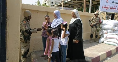 بالصور.. طوابير للانتخابات فى لجان حلايب وشلاتين بالبحر الأحمر.. قوات الأمن تساعد المسنين على التصويت.. واحتشاد ناخبى حلايب وشلاتين أمام اللجان.. وسيارات المرشحين تطوف الشوارع لحث الناخبين على المشارك