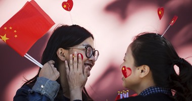 الصينيون يحتفلون بالذكرى الـ66 لتأسيس الجمهورية