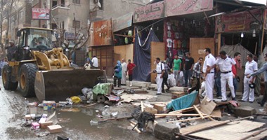حى وسط القاهرة يطارد الباعة الجائلين من أمام أسوار وأبواب المدارس