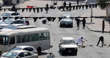بالصور.. اشتباكات بالبحرين لازالة الشرطة زينة الشوارع فى ذكرى عاشوراء