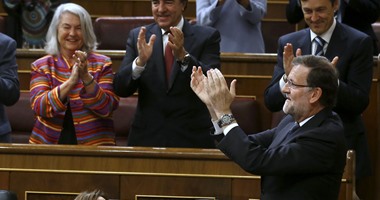 بالصور.. تصفيق حاد لرئيس وزراء اسبانيا بعد كلمته فى البرلمان