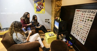 شباب ينظم فعاليات لتعليم البنات أصول ألعاب الفيديو وإقامة منافسات بين الجنسين