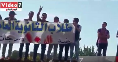 صحافة المواطن.. قارئ يشارك بفيديو لتظاهر طلاب القبة ضد درجات الحضور