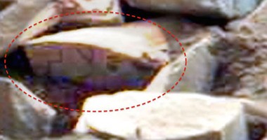 بالصور.. صخور منحوت عليها بالهيروغليفية القديمة تظهر على سطح المريخ