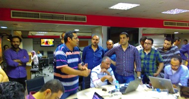 صحفيو "المصرى اليوم" يحررون محضرا لإثبات وقف رواتبهم من إدارة الجريدة
