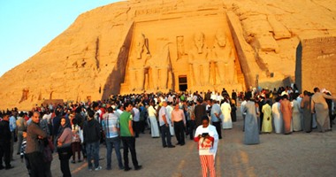 مدير أبوسمبل: المعبد استقبل 50 سائحا رغم قطع الطريق البرى