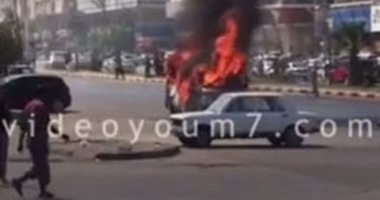 بالفيديو.. عناصر إخوانية يشعلون النار فى ميكروباص شرطة بأكتوبر