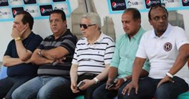 مرتضى منصور يجتمع بـ"لاعبى الزمالك" بعد المران