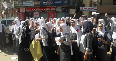 وقفة احتجاجية لطلاب الثانوية بـ"فوه" كفر الشيخ اعتراضا على درجات الحضور