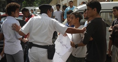 بالفيديووالصور.. قوات الأمن لـ"الطلاب المتظاهرين": "مش هنقبض على حد فيكم"