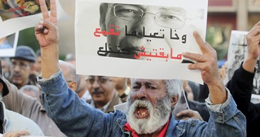 بالصور..عشرات الحقوقيين المغاربة يتضامنون مع ناشط مضرب عن الطعام