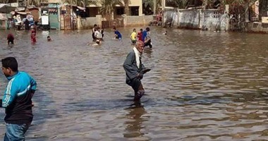 صحافة المواطن.. ارتفاع منسوب مياه الصرف الصحى يغرق المنازل فى الفيوم