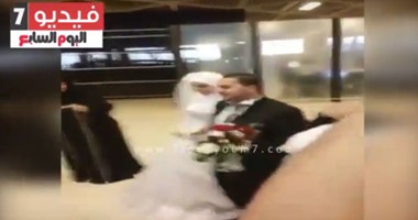 بالفيديو.. مطار عمان يتحول لقاعة أفراح لعريس مصرى