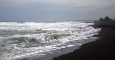 بالصور.. الإعصار "باتريشيا" يشتد فى المحيط الهادئ ويهدد سواحل المكسيك