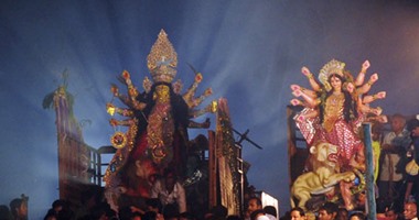 بالأصنام والتماثيل.. الهندوس يحتفلون بانتصار الخير فى مهرجان الإله دورغا
